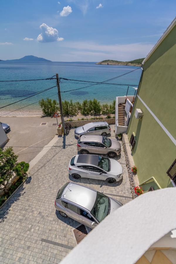 Apartmani Noris Martinšćica Eksteriør billede
